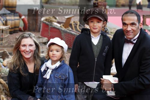 Kaatsheuvel 21 november 2010
Premiere Kruimeltje in het eftelingtheater. Arnold van der Leyde met vrouw en kinderen
Peter Smulders bv