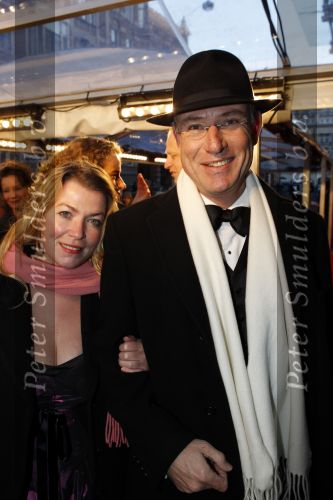 Amsterdam 28 november 2010
Opening Nieuwe de la Mar theater en premiere Le cage aux folles. Atzo Nicolai met vrouw
Peter Smulders bv