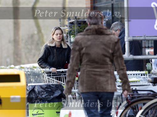 Maarssen Bilthoven 3 december 2010
Babette v Veen doet boodschappen.
Peter Smulders bv