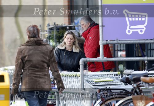 Maarssen Bilthoven 3 december 2010
Babette v Veen doet boodschappen.
Peter Smulders bv