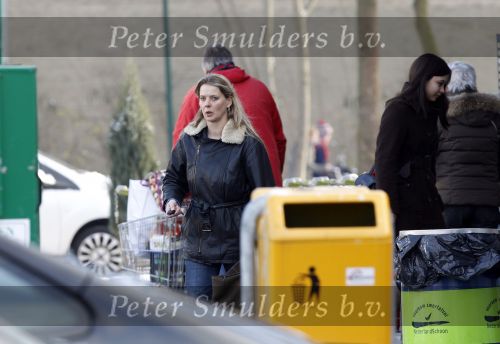 Maarssen Bilthoven 3 december 2010
Babette v Veen doet boodschappen.
Peter Smulders bv
