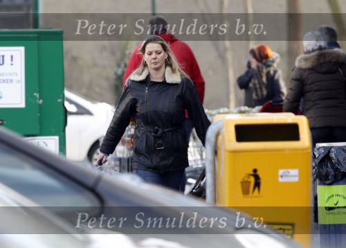 Maarssen Bilthoven 3 december 2010
Babette v Veen doet boodschappen.
Peter Smulders bv
