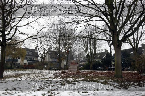 Maarssen 6 december 2010
Oude en het nieuwe huis van Babette v Veen en Bas Westerweel ( beide links op de foto)
Peter Smulders bv