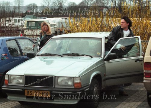 Tiel, 27 Maart 1998
Babette v Veen met haar nieuwe vriend Bas Westerweel, samen boodschappen aan het het doen bij de AH
Foto Peter smulders BV