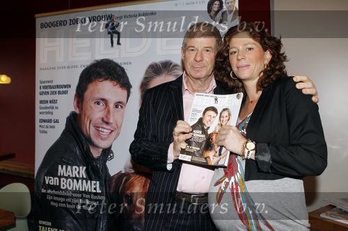 Hoofddorp 7 december 2010
Presentatie Helden en bekend maken van samenwerking met Sanoma uitgevers. Dick Molman ... Frits en Barbara Barend zwanger.
Peter Smulders bv