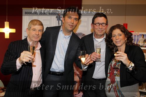 Hoofddorp 7 december 2010
Presentatie Helden en bekend maken van samenwerking met Sanoma uitgevers. Dick Molman ... Frits en Barbara Barend zwanger.
Peter Smulders bv