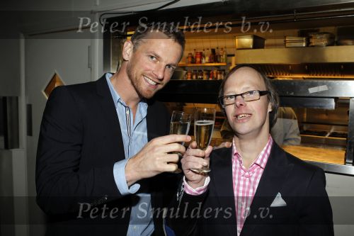 Amsterdam 12 november 2010
Presentatie kalendar van syndroom van down bij restaurant Amstelhaven. Barry Atsma met broer Rimmert
Peter Smulders bv