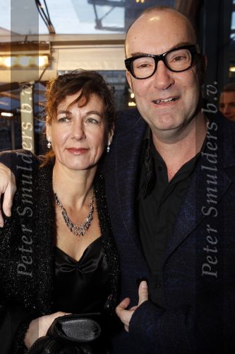 Amsterdam 28 november 2010
Opening Nieuwe de la Mar theater en premiere Le cage aux folles. Bart Chabot met vrouw
Peter Smulders bv