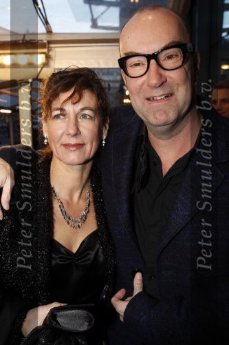 Amsterdam 28 november 2010
Opening Nieuwe de la Mar theater en premiere Le cage aux folles. Bart Chabot met vrouw
Peter Smulders bv