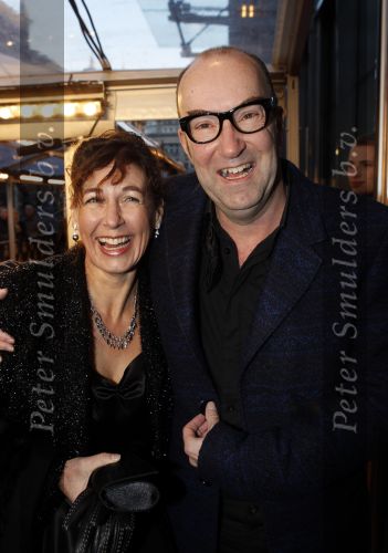 Amsterdam 28 november 2010
Opening Nieuwe de la Mar theater en premiere Le cage aux folles. Bart Chabot met vrouw
Peter Smulders bv