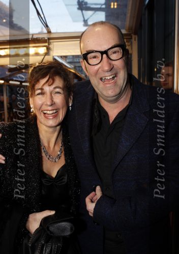 Amsterdam 28 november 2010
Opening Nieuwe de la Mar theater en premiere Le cage aux folles. Bart Chabot met vrouw
Peter Smulders bv