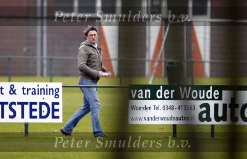 Maarssen 11 december 2010
Bas Westerweel gaat samen met zijn zoon Sebastiaan naar het voetballen.
Peter Smulders bv