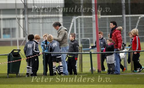 Maarssen 11 december 2010
Bas Westerweel gaat samen met zijn zoon Sebastiaan naar het voetballen.
Peter Smulders bv