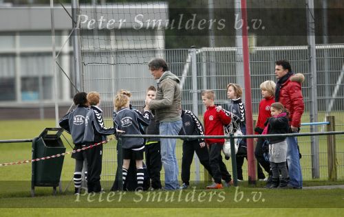 Maarssen 11 december 2010
Bas Westerweel gaat samen met zijn zoon Sebastiaan naar het voetballen.
Peter Smulders bv
