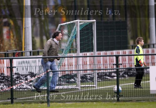 Maarssen 11 december 2010
Bas Westerweel gaat samen met zijn zoon Sebastiaan naar het voetballen.
Peter Smulders bv