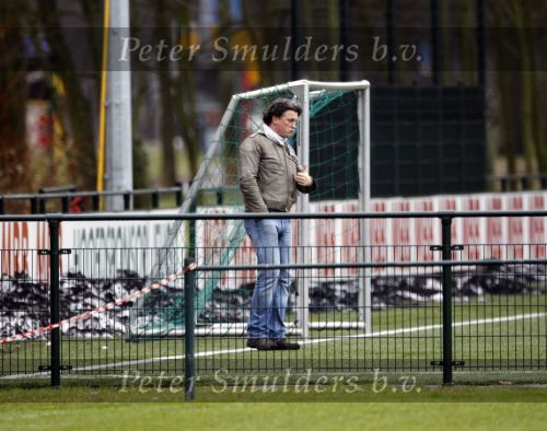 Maarssen 11 december 2010
Bas Westerweel gaat samen met zijn zoon Sebastiaan naar het voetballen.
Peter Smulders bv