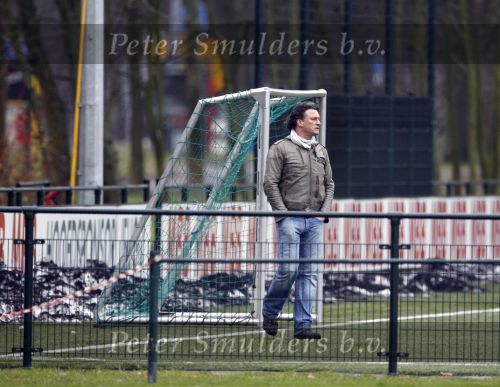 Maarssen 11 december 2010
Bas Westerweel gaat samen met zijn zoon Sebastiaan naar het voetballen.
Peter Smulders bv