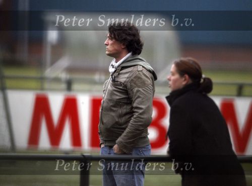 Maarssen 11 december 2010
Bas Westerweel gaat samen met zijn zoon Sebastiaan naar het voetballen.
Peter Smulders bv