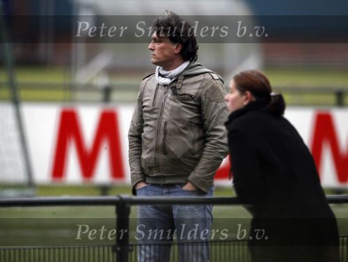 Maarssen 11 december 2010
Bas Westerweel gaat samen met zijn zoon Sebastiaan naar het voetballen.
Peter Smulders bv