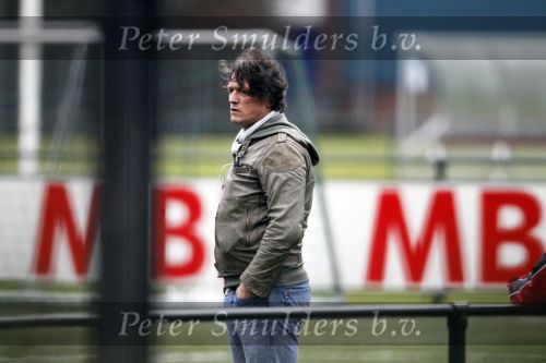 Maarssen 11 december 2010
Bas Westerweel gaat samen met zijn zoon Sebastiaan naar het voetballen.
Peter Smulders bv