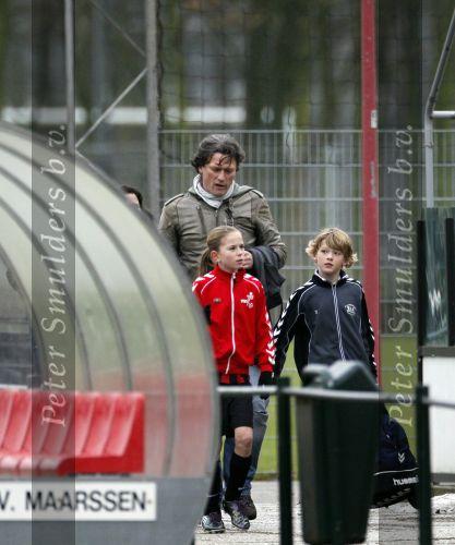 Maarssen 11 december 2010
Bas Westerweel gaat samen met zijn zoon Sebastiaan naar het voetballen.
Peter Smulders bv