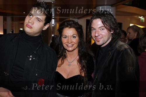 Zaandam 22 november 2010
Premiere musical Volendam in zaantheater. Belinda Meuldijk met Joshi en Thierry Duval
Peter Smulders bv