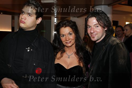 Zaandam 22 november 2010
Premiere musical Volendam in zaantheater. Belinda Meuldijk met Joshi en Thierry Duval
Peter Smulders bv