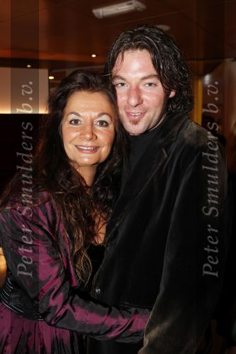 Zaandam 22 november 2010
Premiere musical Volendam in zaantheater. Belinda Meuldijk met Joshi en Thierry Duval
Peter Smulders bv