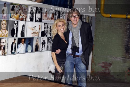 Amsterdam 10 november 2010
Presentatie boek van LINDA door Linda de Mol. Bram Moszkowicz en Eva Jinek nemen het eerste boek in ontvangst. Bert v d Veer met Judith Osborn
Peter Smulders bv