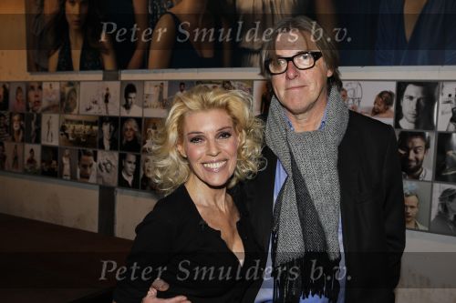 Amsterdam 10 november 2010
Presentatie boek van LINDA door Linda de Mol. Bram Moszkowicz en Eva Jinek nemen het eerste boek in ontvangst. Bert v d Veer met Judith Osborn
Peter Smulders bv