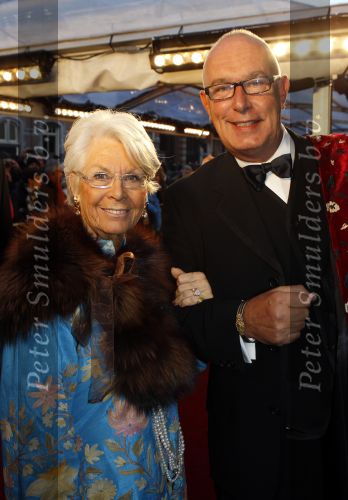 Amsterdam 28 november 2010
Opening Nieuwe de la Mar theater en premiere Le cage aux folles. Bonnie Huf met een vriend
Peter Smulders bv