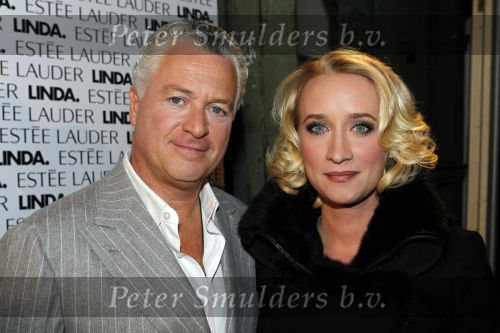Amsterdam 10 november 2010
Presentatie boek van LINDA door Linda de Mol. Bram Moszkowicz en Eva Jinek nemen het eerste boek in ontvangst.
Peter Smulders bv