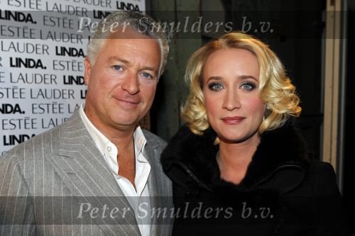 Amsterdam 10 november 2010
Presentatie boek van LINDA door Linda de Mol. Bram Moszkowicz en Eva Jinek nemen het eerste boek in ontvangst.
Peter Smulders bv