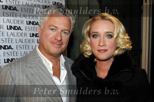 Amsterdam 10 november 2010
Presentatie boek van LINDA door Linda de Mol. Bram Moszkowicz en Eva Jinek nemen het eerste boek in ontvangst.
Peter Smulders bv
