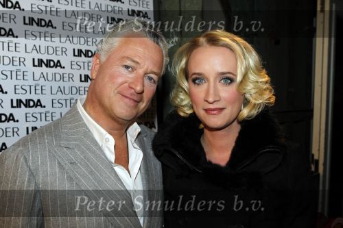 Amsterdam 10 november 2010
Presentatie boek van LINDA door Linda de Mol. Bram Moszkowicz en Eva Jinek nemen het eerste boek in ontvangst.
Peter Smulders bv
