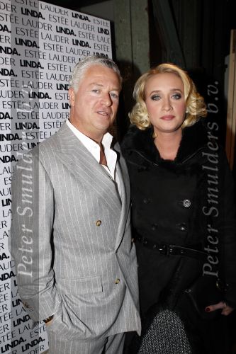 Amsterdam 10 november 2010
Presentatie boek van LINDA door Linda de Mol. Bram Moszkowicz en Eva Jinek nemen het eerste boek in ontvangst.
Peter Smulders bv