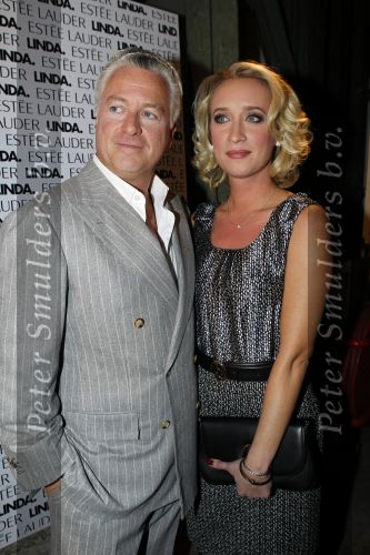 Amsterdam 10 november 2010
Presentatie boek van LINDA door Linda de Mol. Bram Moszkowicz en Eva Jinek nemen het eerste boek in ontvangst.
Peter Smulders bv