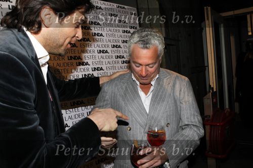 Amsterdam 10 november 2010
Presentatie boek van LINDA door Linda de Mol. Bram Moszkowicz en Eva Jinek nemen het eerste boek in ontvangst.
Peter Smulders bv