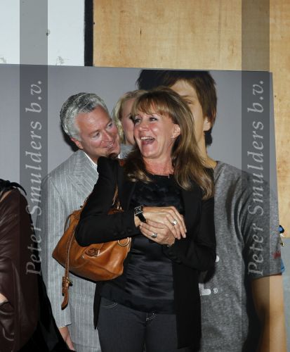 Amsterdam 10 november 2010
Presentatie boek van LINDA door Linda de Mol. Bram Moszkowicz en Eva Jinek nemen het eerste boek in ontvangst.
Peter Smulders bv