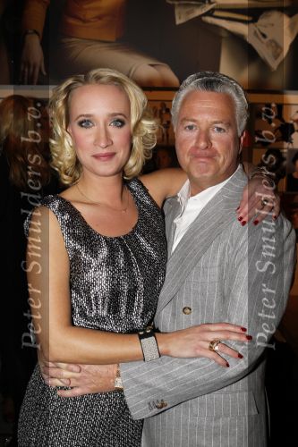 Amsterdam 10 november 2010
Presentatie boek van LINDA door Linda de Mol. Bram Moszkowicz en Eva Jinek nemen het eerste boek in ontvangst.
Peter Smulders bv