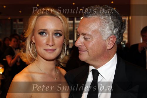 Amsterdam 28 november 2010
Opening nieuwe de la Mar theater en premiere van le cage aux falles. Bram en Nathan Moszkovicz met vriendin Eva Jinek
Peter Smulders bv
