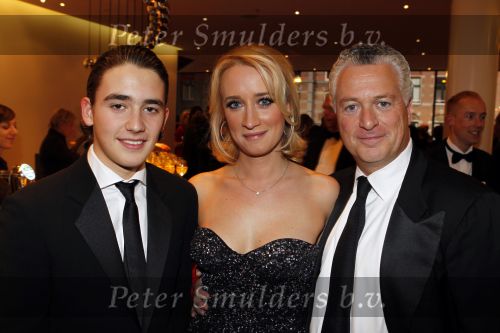 Amsterdam 28 november 2010
Opening nieuwe de la Mar theater en premiere van le cage aux falles. Bram en Nathan Moszkovicz met vriendin Eva Jinek
Peter Smulders bv