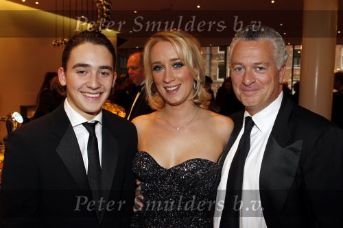 Amsterdam 28 november 2010
Opening nieuwe de la Mar theater en premiere van le cage aux falles. Bram en Nathan Moszkovicz met vriendin Eva Jinek
Peter Smulders bv