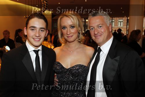 Amsterdam 28 november 2010
Opening nieuwe de la Mar theater en premiere van le cage aux falles. Bram en Nathan Moszkovicz met vriendin Eva Jinek
Peter Smulders bv