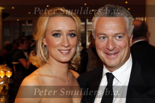 Amsterdam 28 november 2010
Opening nieuwe de la Mar theater en premiere van le cage aux falles. Bram en Nathan Moszkovicz met vriendin Eva Jinek
Peter Smulders bv