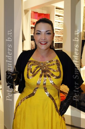 Amsterdam 22 november 2010
Opening Hennes en Mauritz H&M flagship store in Amsterdam. Caro Emerald
Peter Smulders bv