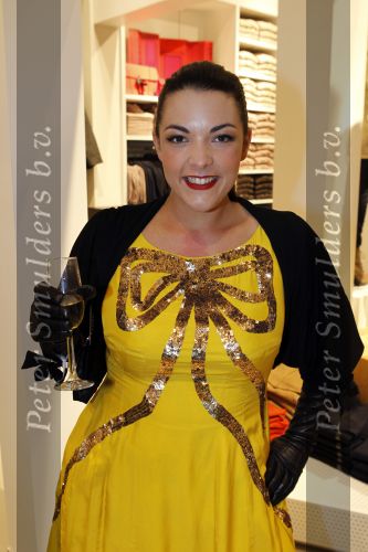 Amsterdam 22 november 2010
Opening Hennes en Mauritz H&M flagship store in Amsterdam. Caro Emerald
Peter Smulders bv