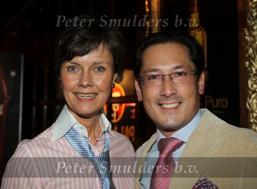 Amsterdam, 21 November 2010
Spiegeltent Palazzo. Hermand den blijker kookt met zijn staf voorBN-ers en genodigden.
Coco de Meyere met partner Kim Tjoa
Foto Peter Smulders BV