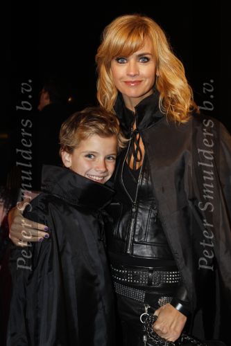 Utrecht 16 november 2010
Premiere Harry Potter film bij het spoorweg museum in Utrecht. Daphne Deckers met zoon Alec en een vriendje
Peter Smulders bv