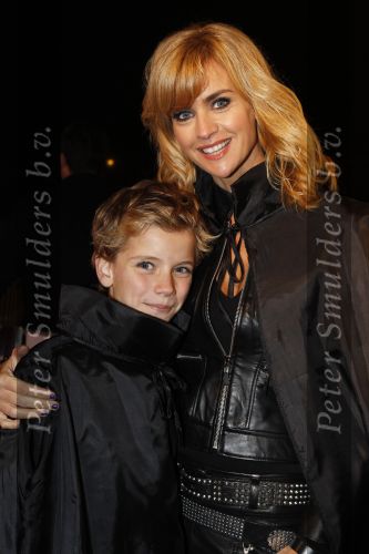 Utrecht 16 november 2010
Premiere Harry Potter film bij het spoorweg museum in Utrecht. Daphne Deckers met zoon Alec en een vriendje
Peter Smulders bv